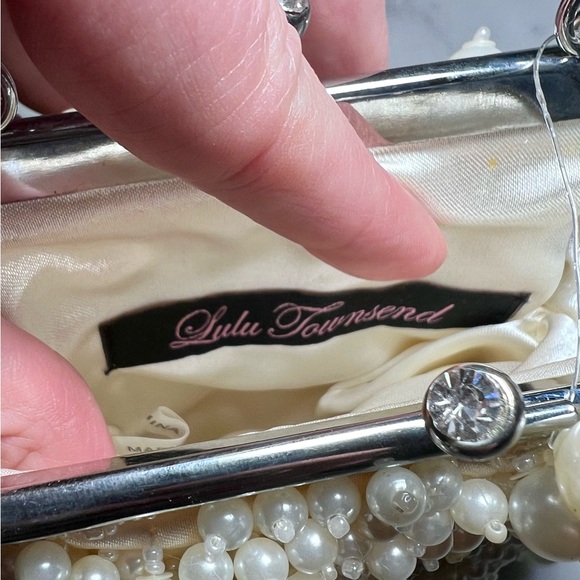 Gorgeous pearl galore evening bag couture. Nwots. - Picture 3 of 3